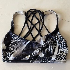 Lululemon free to be (wild) sport bra